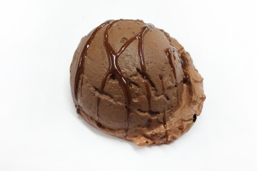 Bola Sorvete Chocolate P  / Com Calda de Chocolate